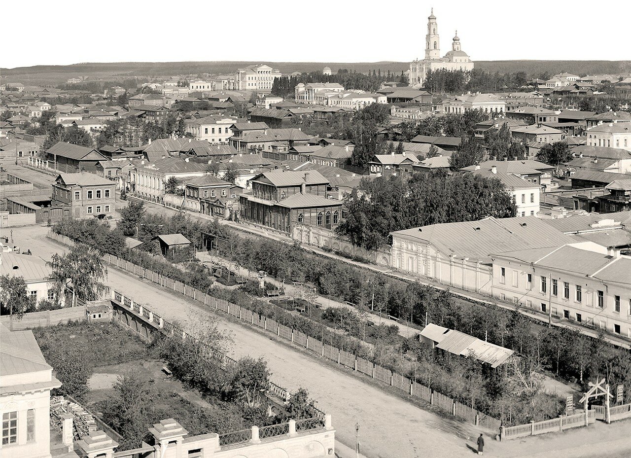 Нуровский сквер, Екатеринбург